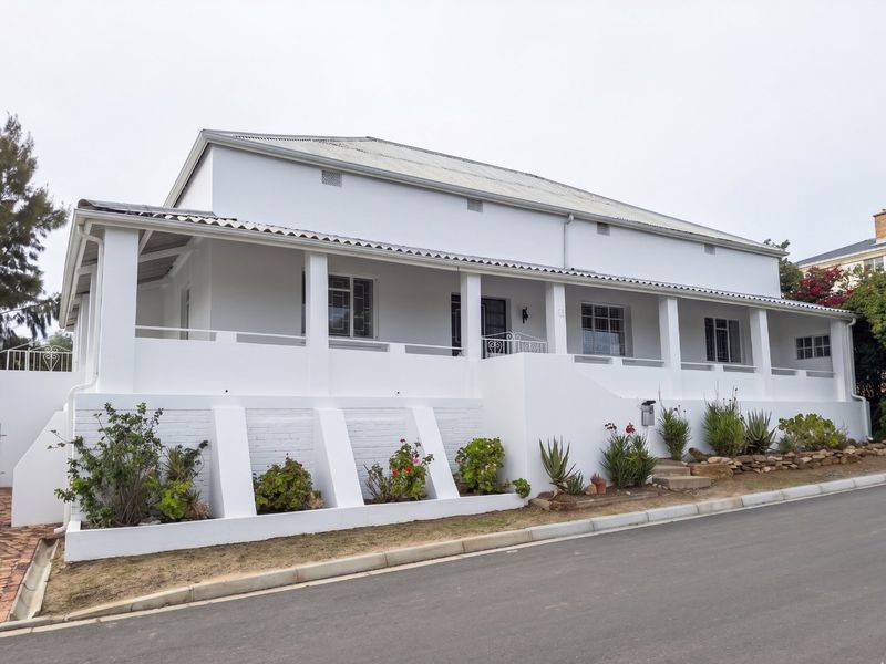 Spacious Corner Property Near Hoërskool Hopefield – A Rare Find - Photo 1