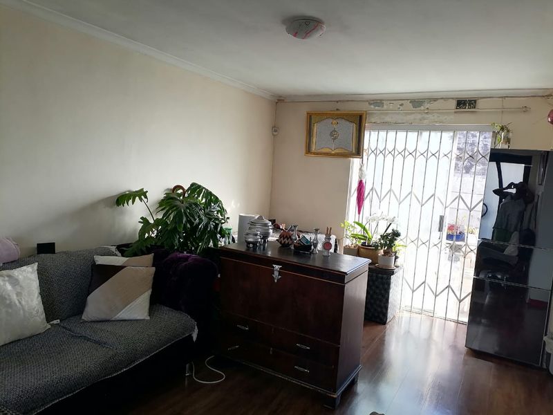 AN IMMACULATE, NEWLY RENOVATED, JUST MOVE IN 3 BEDROOM HOUSE FOR SALE IN BROOKLYN. - Photo 4