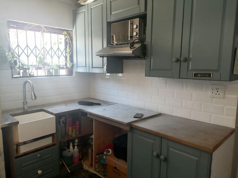 AN IMMACULATE, NEWLY RENOVATED, JUST MOVE IN 3 BEDROOM HOUSE FOR SALE IN BROOKLYN. - Photo 10