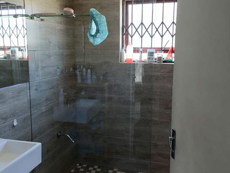 AN IMMACULATE, NEWLY RENOVATED, JUST MOVE IN 3 BEDROOM HOUSE FOR SALE IN BROOKLYN. - Photo 8