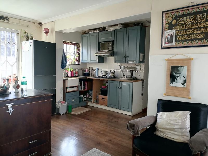 AN IMMACULATE, NEWLY RENOVATED, JUST MOVE IN 3 BEDROOM HOUSE FOR SALE IN BROOKLYN. - Photo 2