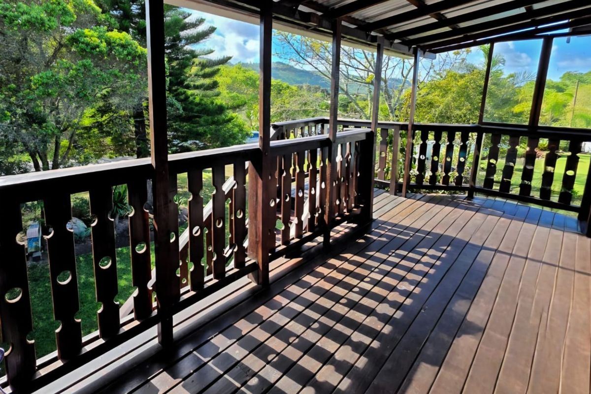 Well positioned, versatile 4 bedroom home on The island. - Photo 2