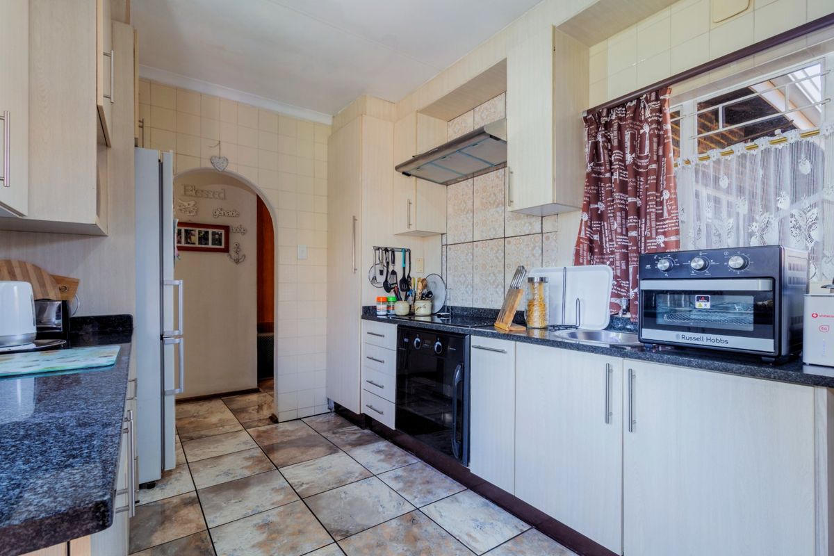 “Versatile 3-Bedroom Home with Study/4th Room in Secure Walnut Villas” - Photo 3
