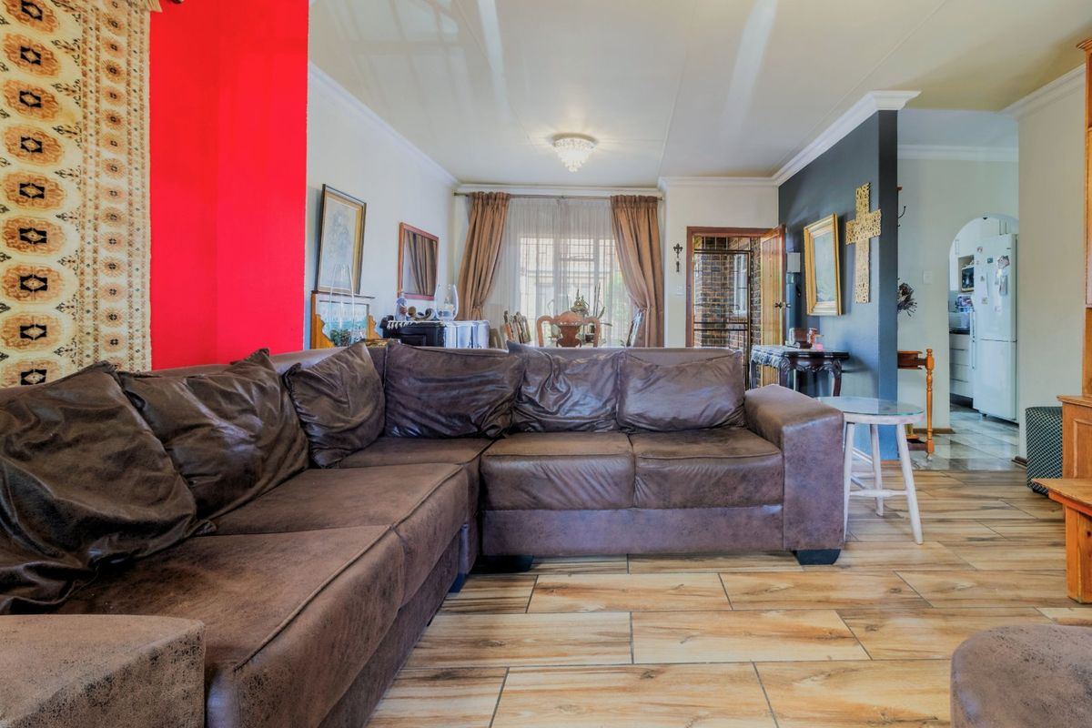 “Versatile 3-Bedroom Home with Study/4th Room in Secure Walnut Villas” - Photo 5