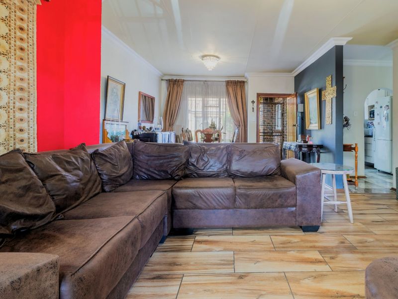 “Versatile 3-Bedroom Home with Study/4th Room in Secure Walnut Villas” - Photo 5