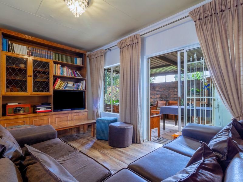 “Versatile 3-Bedroom Home with Study/4th Room in Secure Walnut Villas” - Photo 6