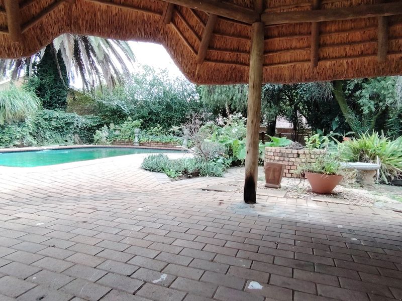 Well-Maintained Family Home on a Prime Corner Stand – Wierdapark - Photo 2