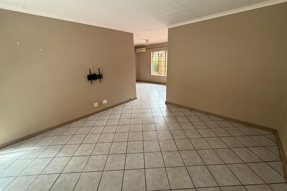 Secure - Upmarket Complex! - Photo 4