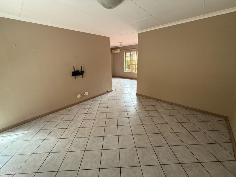 Secure - Upmarket Complex! - Photo 4