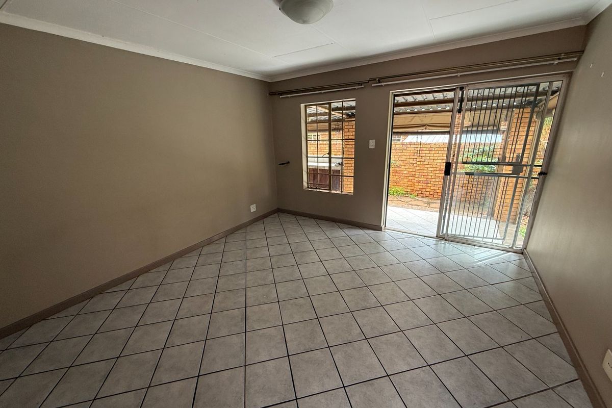 Secure - Upmarket Complex! - Photo 2