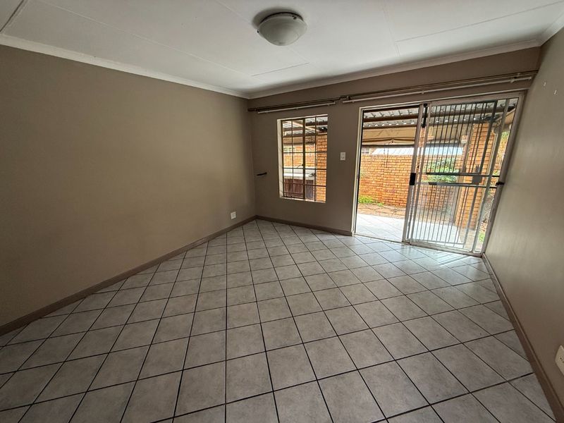 Secure - Upmarket Complex! - Photo 2