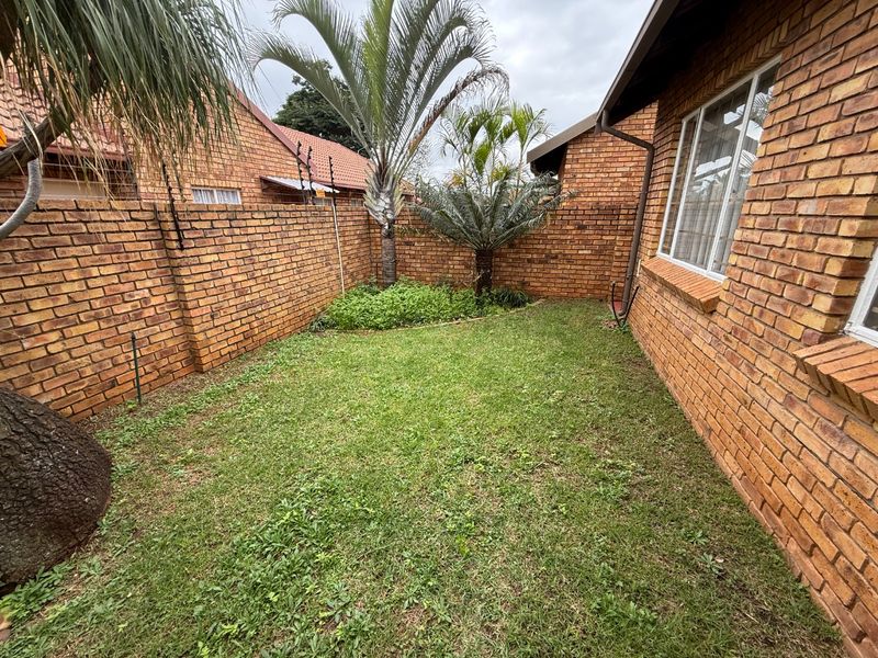 Secure - Upmarket Complex! - Photo 10