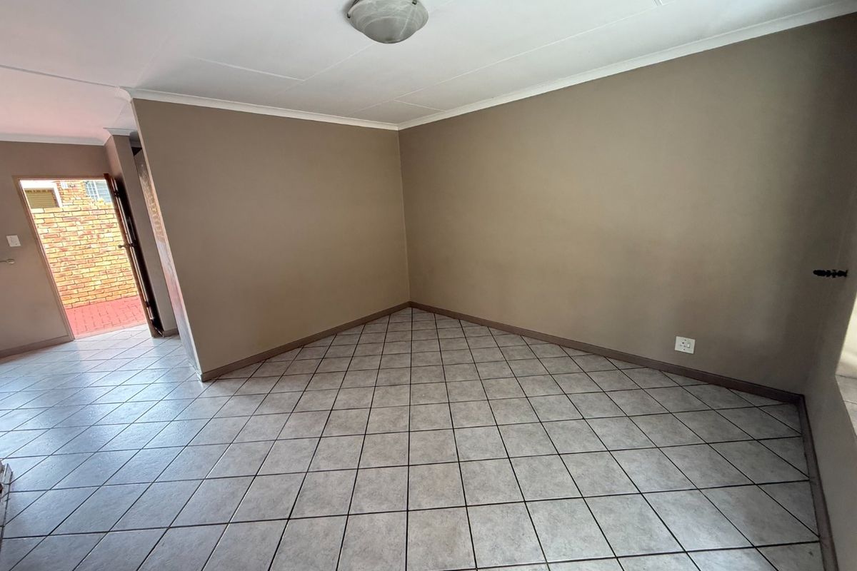 Secure - Upmarket Complex! - Photo 3