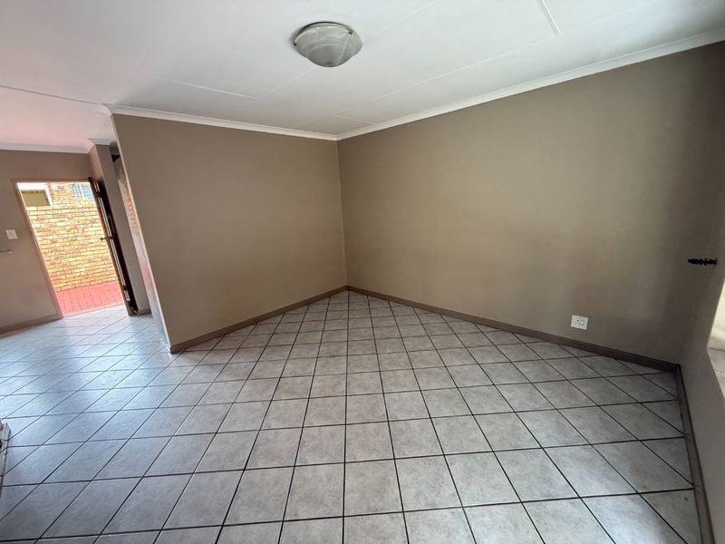 Secure - Upmarket Complex! - Photo 3