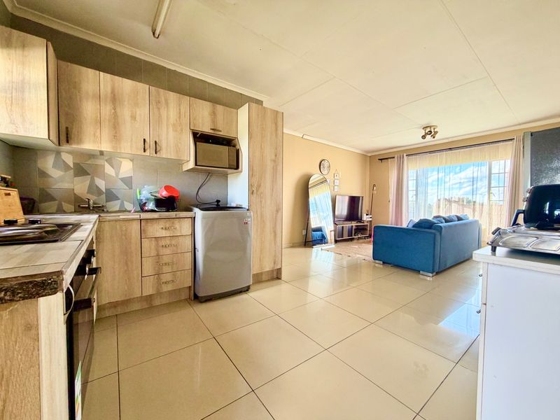 Cosy 2-Bedroom Townhouse to Let in Norkem Park. - Photo 7