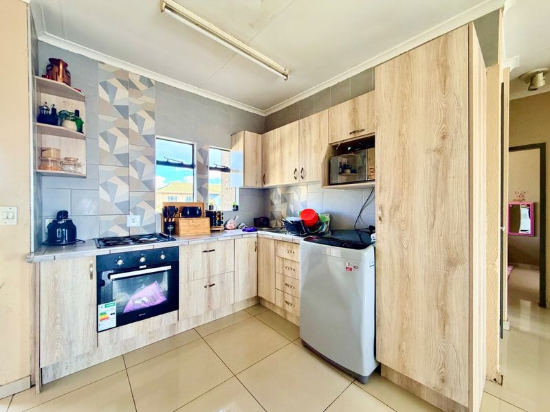 Cosy 2-Bedroom Townhouse to Let in Norkem Park. - Photo 6