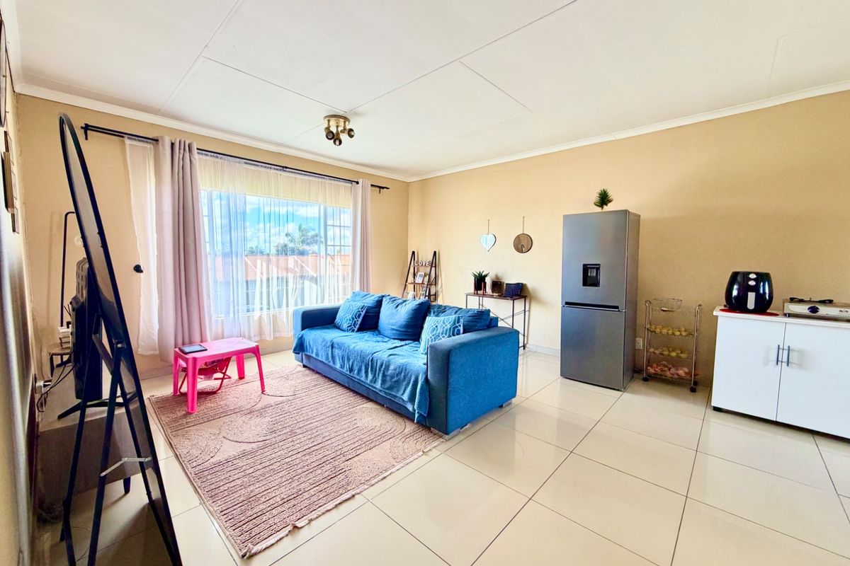 Cosy 2-Bedroom Townhouse to Let in Norkem Park. - Photo 4