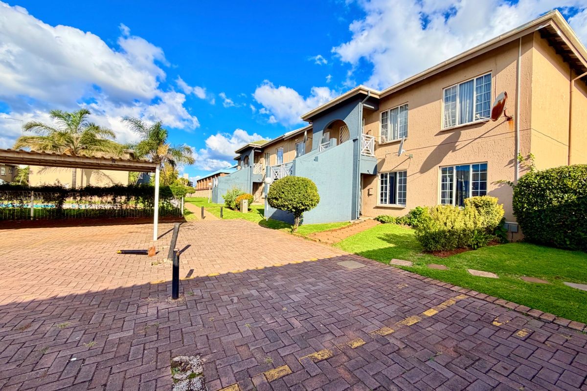 Cosy 2-Bedroom Townhouse to Let in Norkem Park. - Photo 2