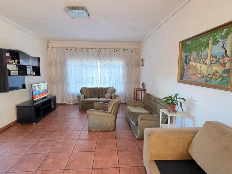 Prime Location, endless potential in central Laudium - Photo 4