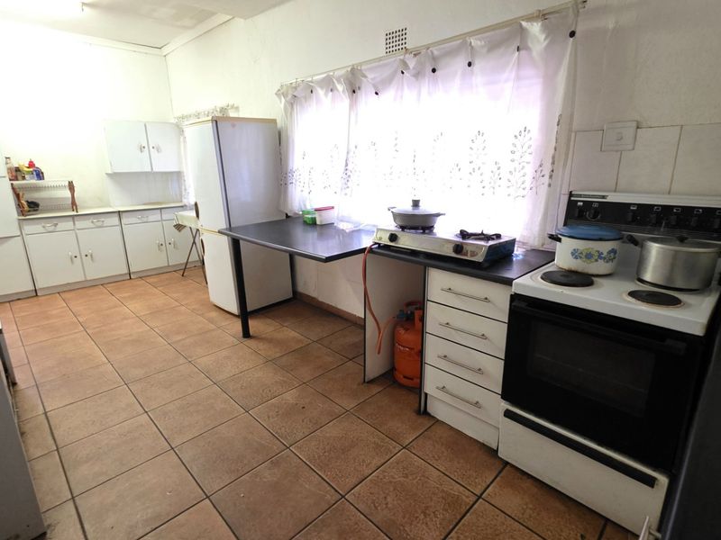 Prime Location, endless potential in central Laudium - Photo 7