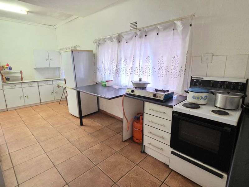 Prime Location, endless potential in central Laudium - Photo 6