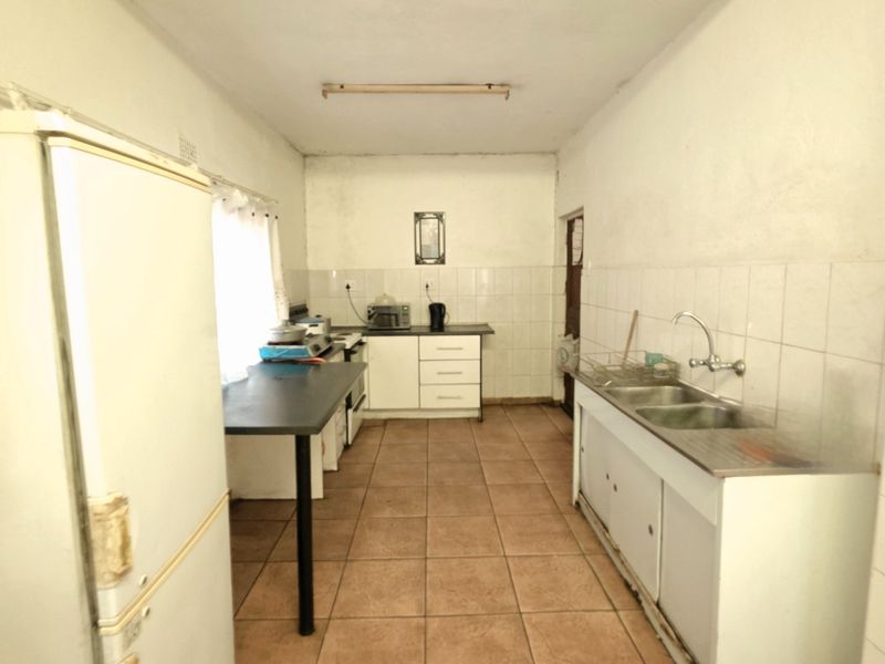 Prime Location, endless potential in central Laudium - Photo 5