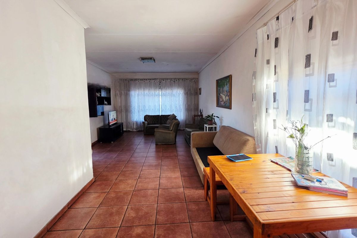 Prime Location, endless potential in central Laudium - Photo 3