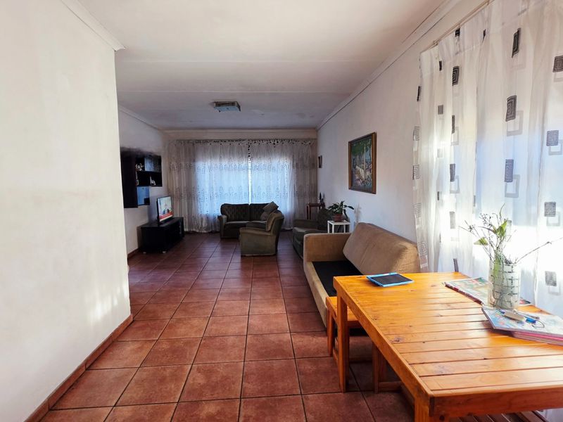 Prime Location, endless potential in central Laudium - Photo 3