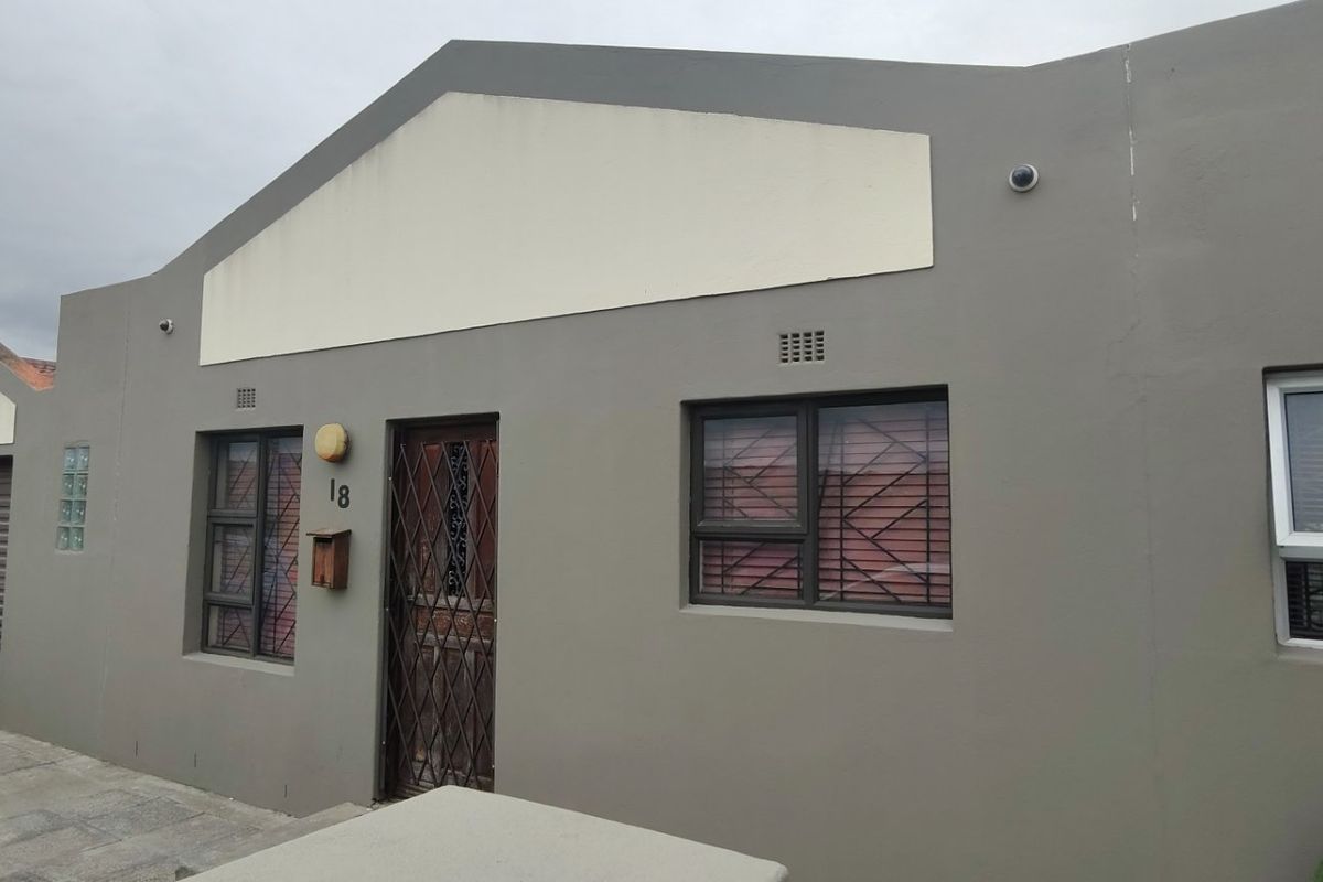 3  Bedroom House For Sale In Strandfontein - Photo 4