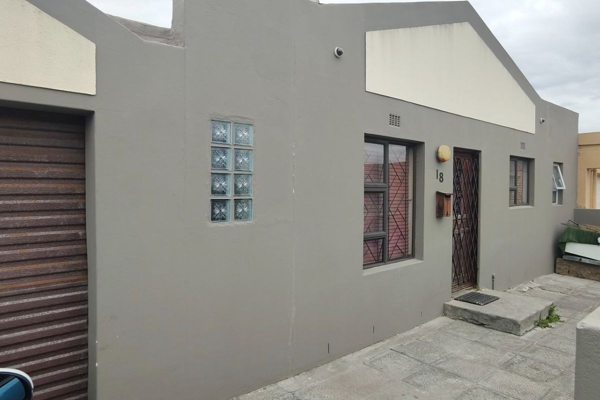3  Bedroom House For Sale In Strandfontein - Photo 2