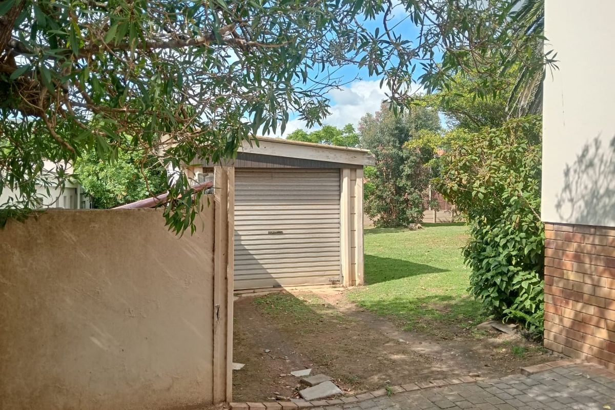 JEFFREYS BAY - CENTRALLY LOCATED COMMERCIAL GEM FOR SALE - Photo 3