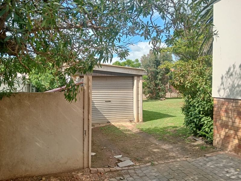 JEFFREYS BAY - CENTRALLY LOCATED COMMERCIAL GEM FOR SALE - Photo 3