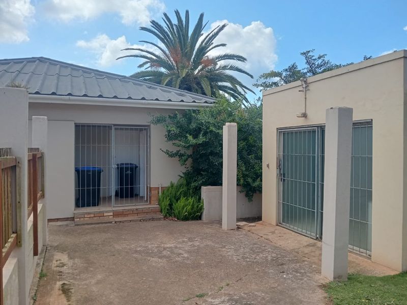 JEFFREYS BAY - CENTRALLY LOCATED COMMERCIAL GEM FOR SALE - Photo 9