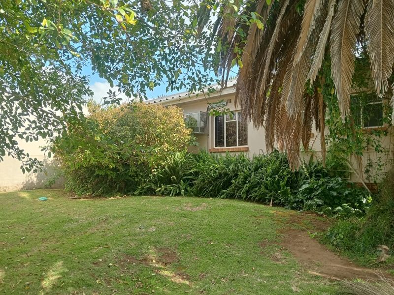 JEFFREYS BAY - CENTRALLY LOCATED COMMERCIAL GEM FOR SALE - Photo 4