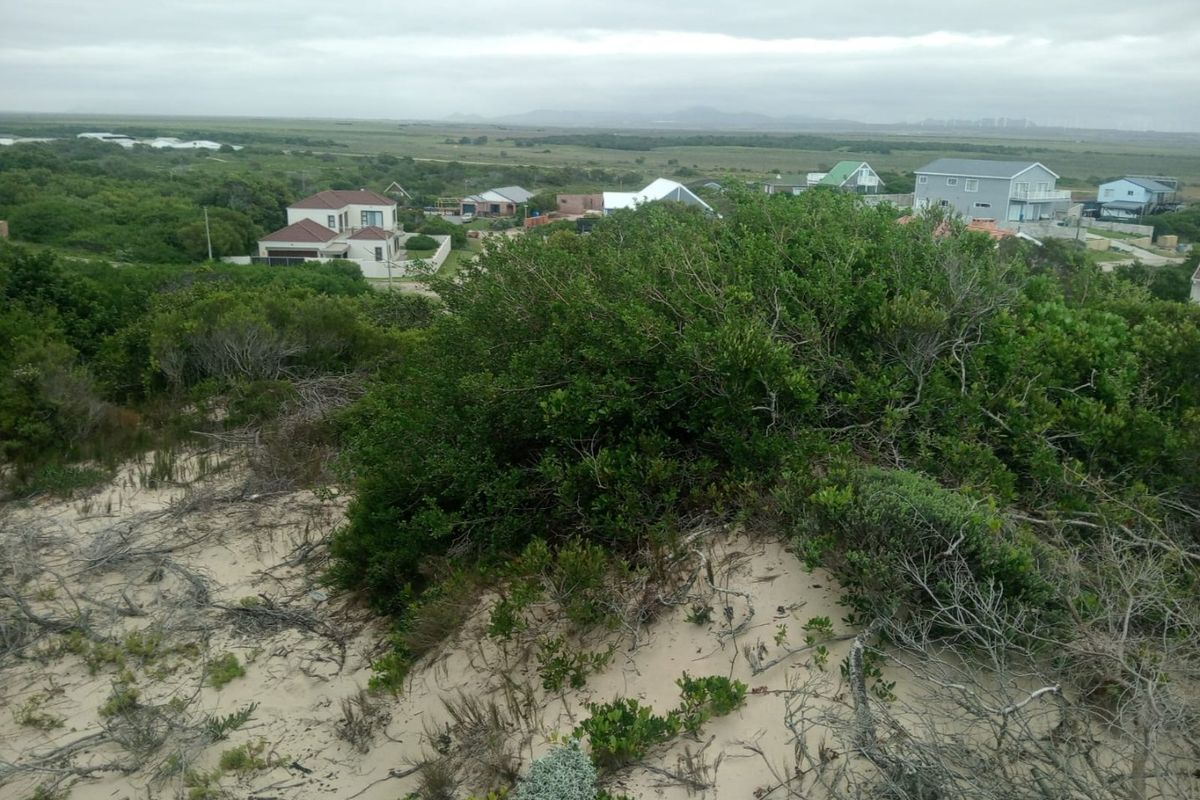 WHERE OCEAN MEETS MOUNTAIN - YOUR PARADISE AWAITS! - Photo 3