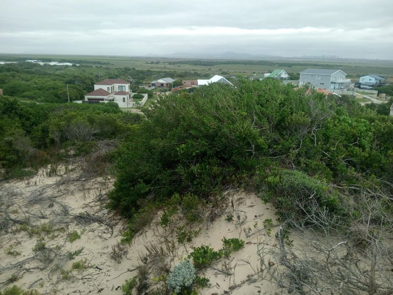 WHERE OCEAN MEETS MOUNTAIN - YOUR PARADISE AWAITS! - Photo 3