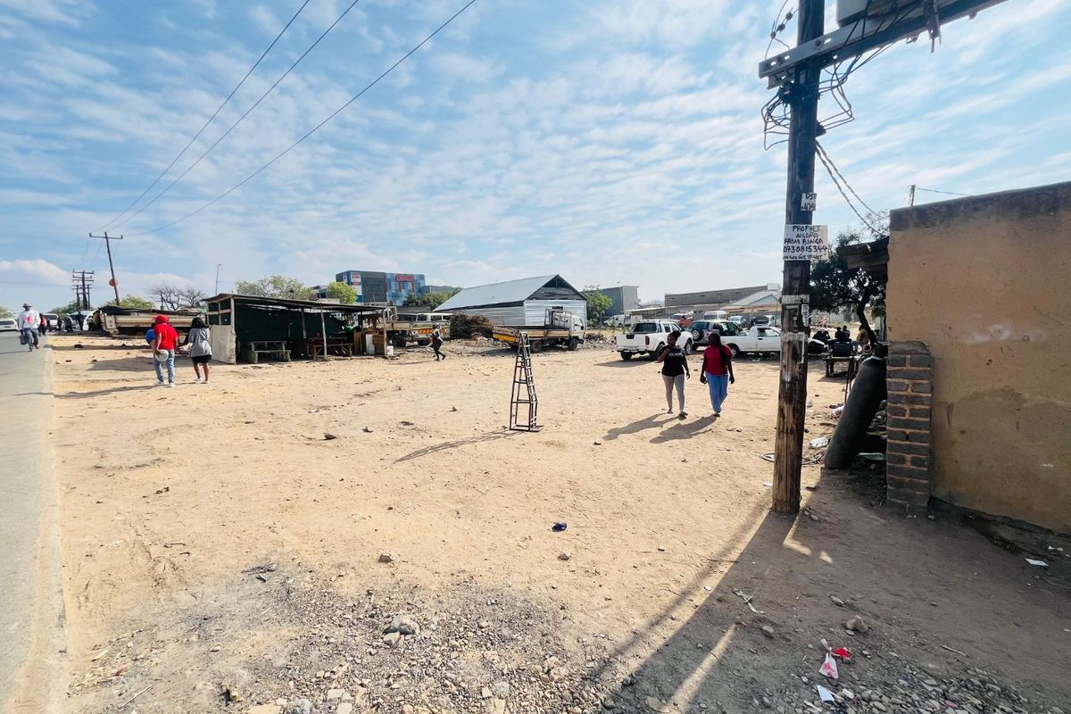 Prime Commercial Land for Sale – Business 1 Zoned - Photo 2