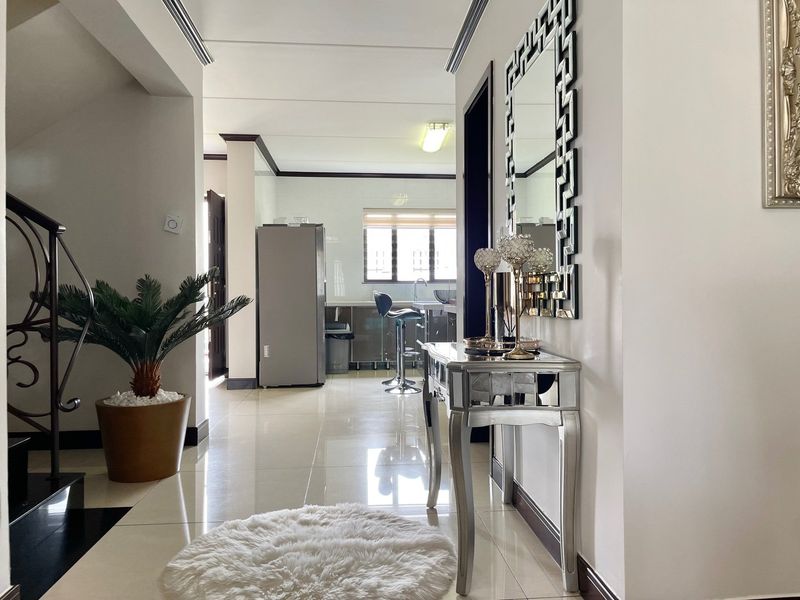 3 Bedroom 2 Bathroom Ground Floor For Rent - Photo 3