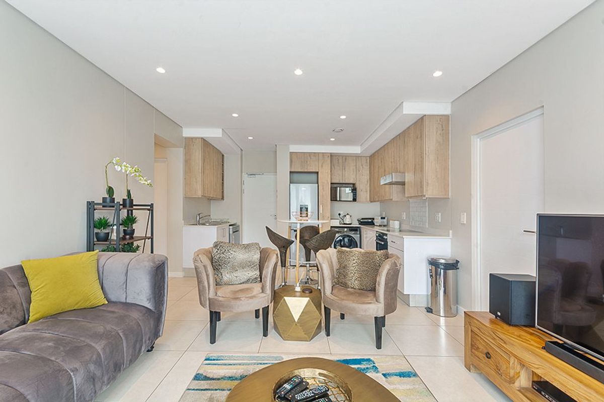 Spacious 2 Bed 2 Bath Apartment - Photo 3