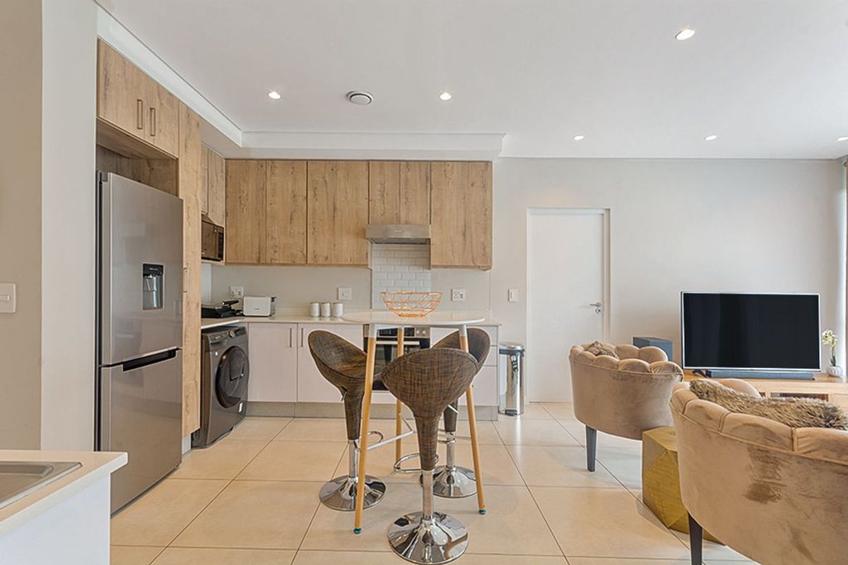 Spacious 2 Bed 2 Bath Apartment - Photo 5