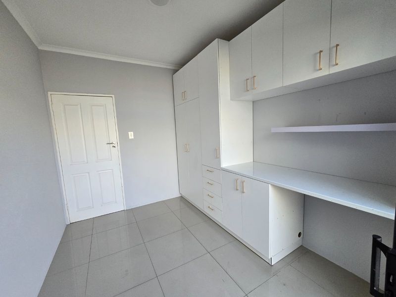 Spacious and Gracious modern home  - Photo 10