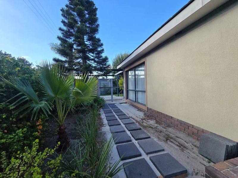 Spacious and Gracious modern home  - Photo 5