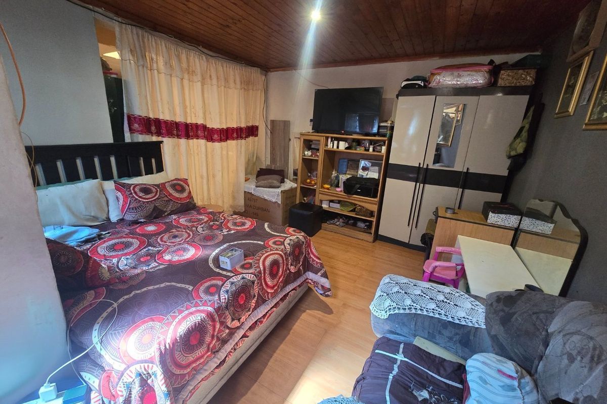 Spacious family home - Photo 5