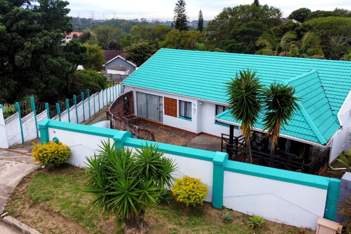 4 Bedroom House for Sale in Amalinda  - Photo 4