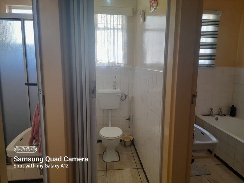 3 bed-roomed flat in a nice location, Navalsig, Bloemfontein  - Photo 2