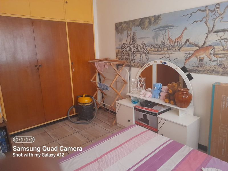 3 bed-roomed flat in a nice location, Navalsig, Bloemfontein  - Photo 10