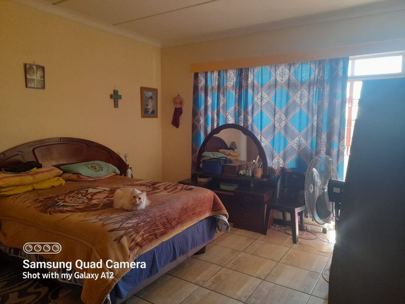 3 bed-roomed flat in a nice location, Navalsig, Bloemfontein  - Photo 8