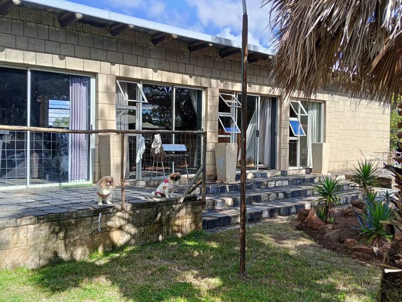 Affordable countryside living available immediately on a peaceful smallholding in Wheatlands. - Photo 3