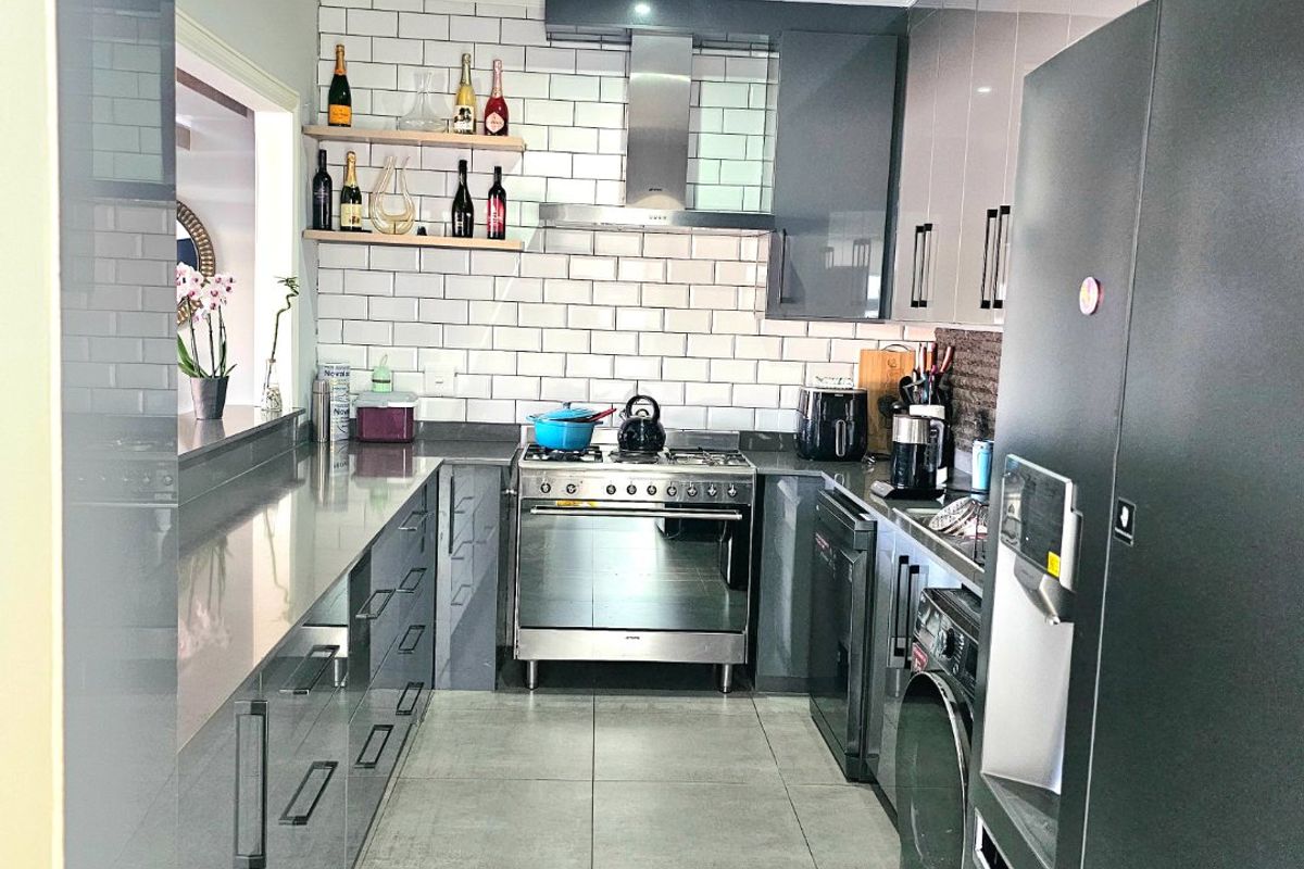 Lovely Modern Townhouse - Photo 5