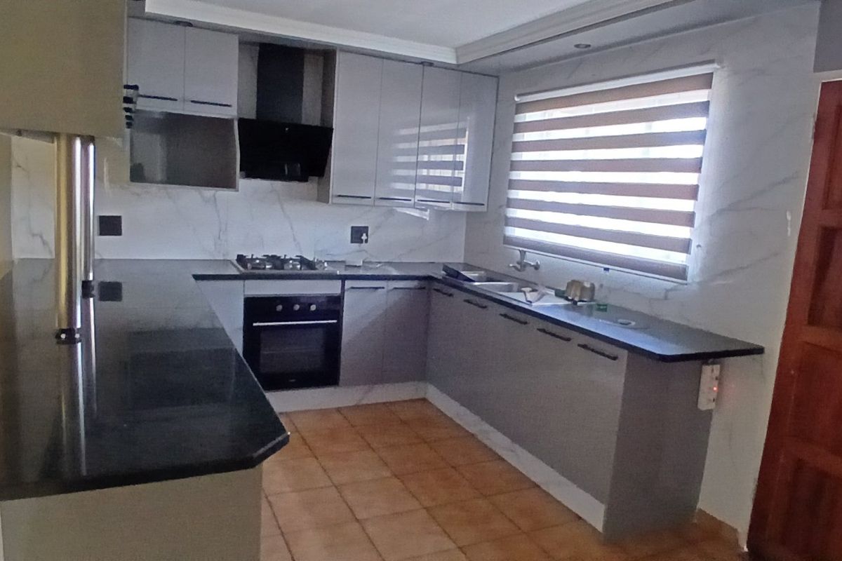 3 BEDROOM, 2 BATHROOM FAMILY HOME PLUS A SEPARATE SELF-CONTAINED FLATLET TO RENT - Photo 3